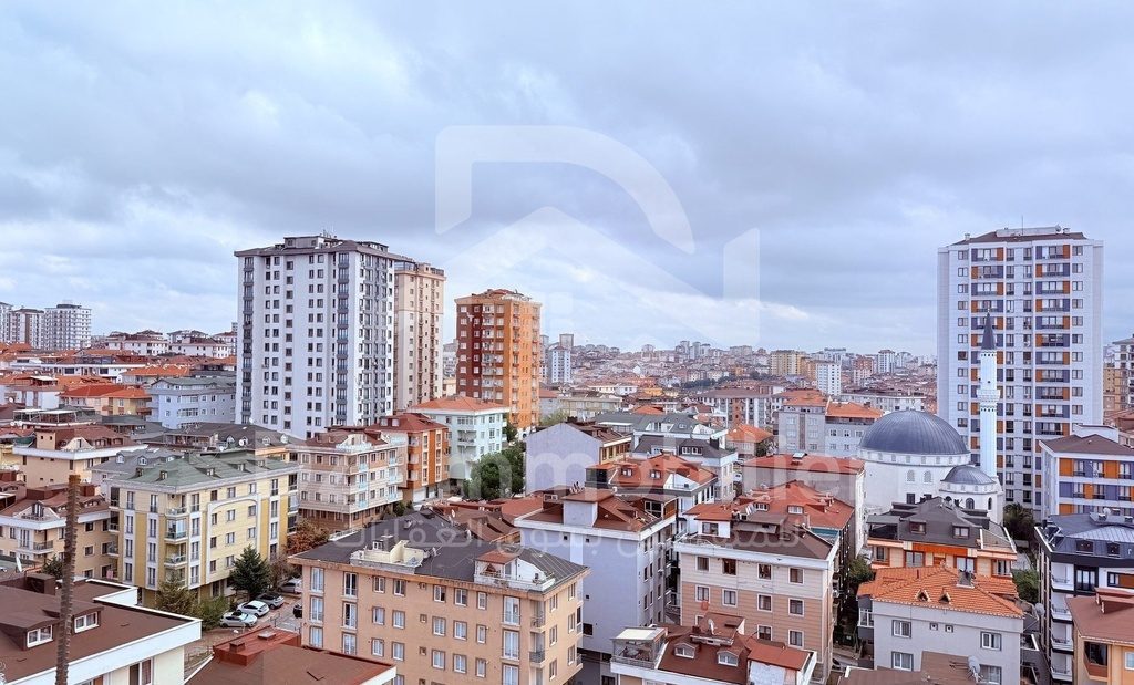 Toits et mosquée d’Ümraniye vus depuis le chantier, au 13e étage
