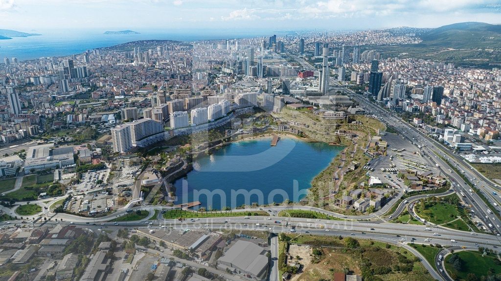 Vue aérienne du lac et des immeubles voisins