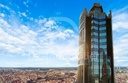 Façade de la tour Alya Residence Levent sous un ciel bleu, avec la ville en contrebas