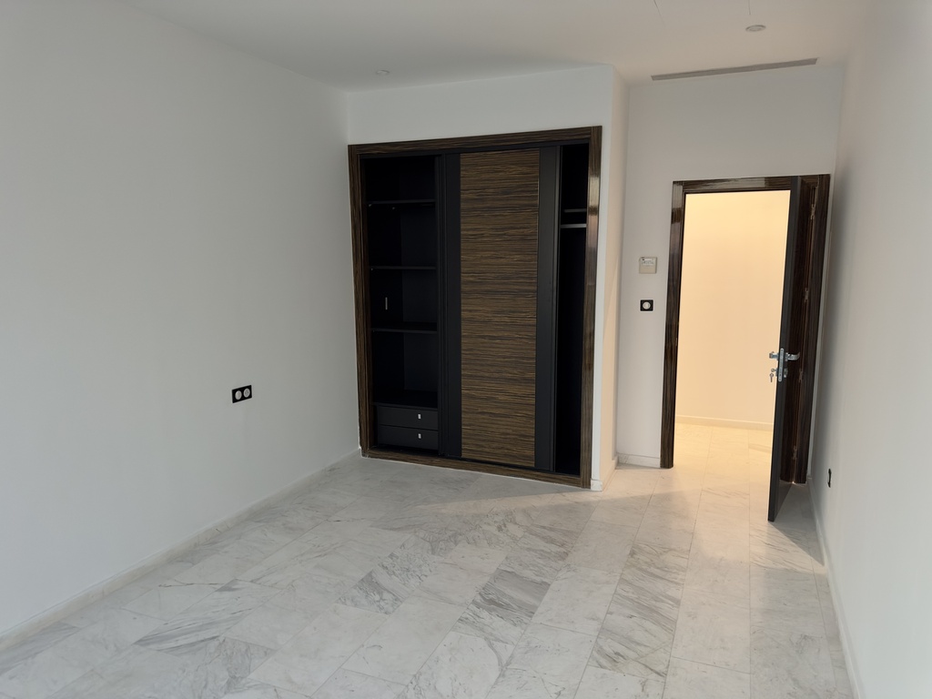 For Sale: F3 Apartment (139m²) – Odéon Tower, Akid Lotfi, Oran