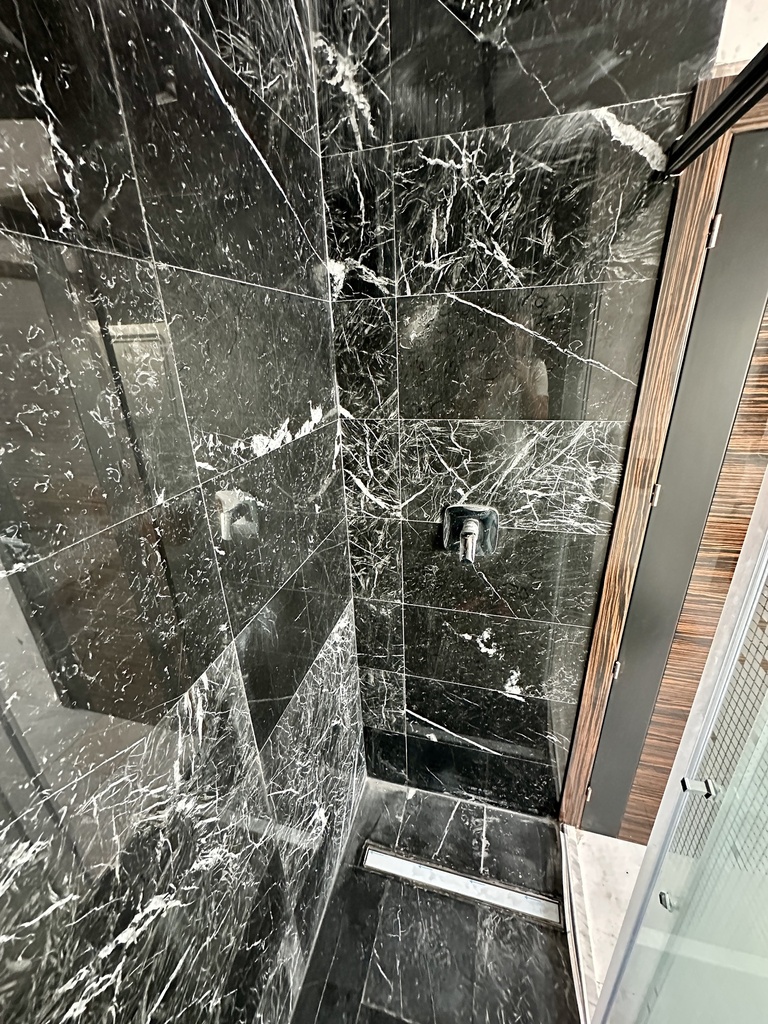 For Sale: F3 Apartment (139m²) – Odéon Tower, Akid Lotfi, Oran