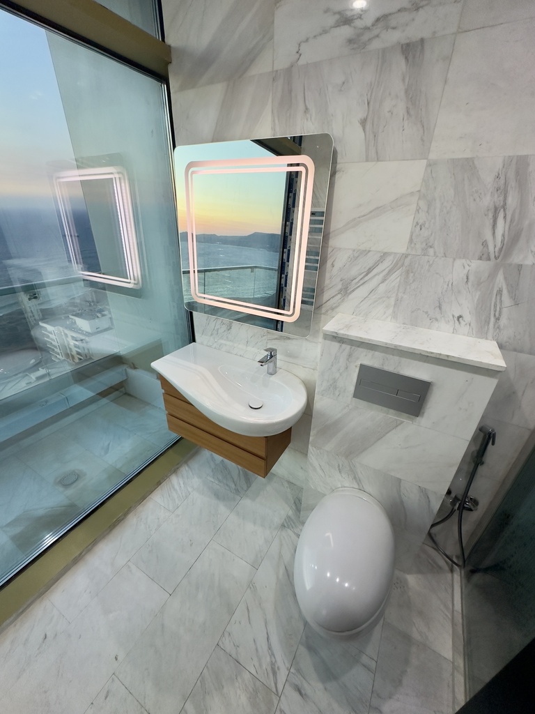 For Sale: F3 Apartment 139 m² – Odéon Tower Oran, Akid Lotfi