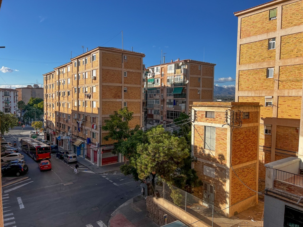 Renovated Apartment for sale F4 (69m²) – Colonia Requena, Alicante, Spain